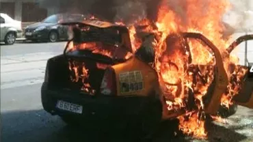 Târgovişte: Un autoturism folosit pentru taximetrie a luat foc într-o benzinărie