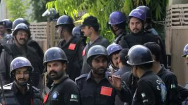 Luare de ostatici într-o școală din Pakistan: 104 oameni au fost uciși, dintre care 84 de copii