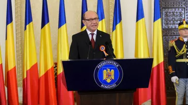 Președintele Traian Băsescu a semnat decretele de revocare din funcție a foștilor miniștri și pe cele de numire a membrilor noului Guvern