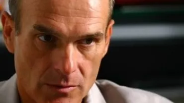 Cristian Tudor Popescu: Ponta să-și șteargă din CV toate propulsările turbo dintr-un fotoliu în altul. Să demonstreze, în fine, că e şi el doctor în ceva