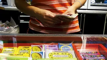 Un român care cerşea în Suedia a câştigat la loterie 27.000 de dolari