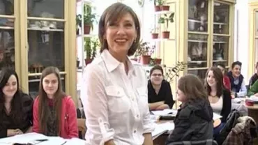 Planurile Primei Doamne după venirea la București: Carmen Iohannis vrea să își continue cariera de profesor