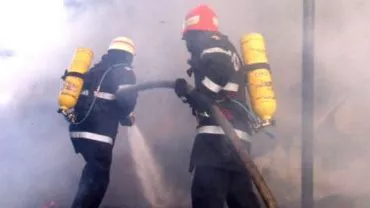 Buzău: Un bărbat a murit carbonizat, după ce gospodăria sa a fost cuprinsă de flăcări