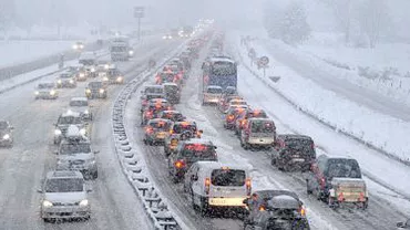 Peste 15.000 de vehicule au rămas blocate în Alpii francezi din cauza ninsorilor puternice