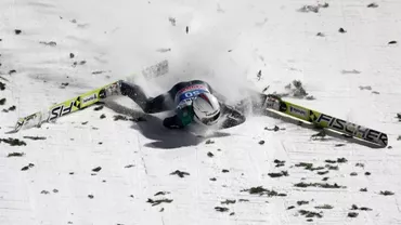 Cvadruplul campion olimpic Simon Ammann s-a rănit grav după ce a căzut în cap de pe trambulină (VIDEO)