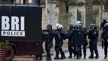 O nouă luare de ostatici în Franța, într-un magazin evreiesc de la marginea Parisului: Două persoane au fost ucise. Poliția a publicat fotografiile suspecților (IMAGINI LIVE)