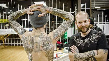 Canada: Un bărbat a stabilit un nou record mondial după ce și-a făcut 4.500 de piercinguri în opt ore (VIDEO)