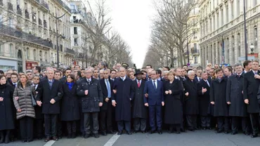 Un ziar evreiesc ultra-ortodox a scos femeile din poza de la marşul din Paris (FOTO)