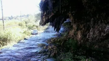 Harghita: O parte din cascada mezotermală din Toplița s-a prăbușit peste un drum