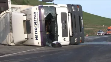 Un TIR înmatriculat în România s-a răsturnat pe o autostradă din nord-vestul Franţei