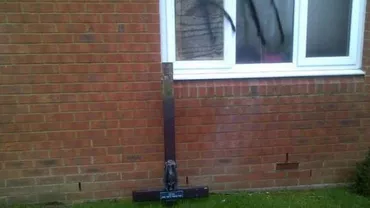 O româncă din Marea Britanie este terorizată de cei care i-au vandalizat mormântul fiicei sale