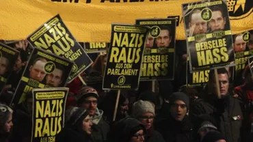 Şase poliţişti au fost răniţi şi 54 de manifestanţi au fost arestați în timpul balului anual al extremei drepte austriece