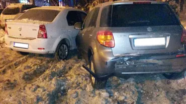 Ghinion de Anul Nou: Doi bucureșteni s-au trezit cu mașinile lovite în parcare, iar poliția i-a întrebat de ce se grăbesc să declare incidentul (FOTO)