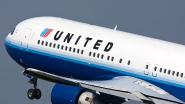 Compania United Airlines și-a cerut scuze public pentru mama unei fetițe umilite în timpul unui zbor (VIDEO)