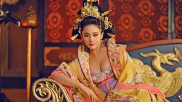 China: Internauții se opun cenzurării scenelor cu decolteuri din serialul ”Împărăteasa Chinei”