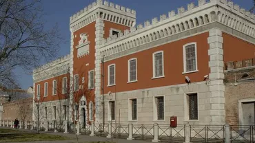 Un român de 19 ani s-a sinucis într-un penitenciar din nordul Italiei