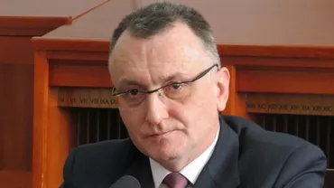 Ministrul Educației: Numărul de discipline ar trebui diminuat. Vrem ca elevii să nu mai transporte un ghiozdan de 7-8 kilograme