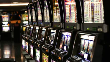 Jocurile slot machine, legale doar în cazinouri şi agenţii ale Loteriei Române