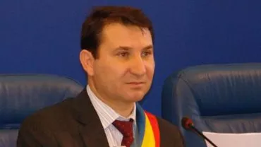 Romeo Stavarache își reia funcția de primar după arest, dar biroul va fi la Biblioteca Județeană