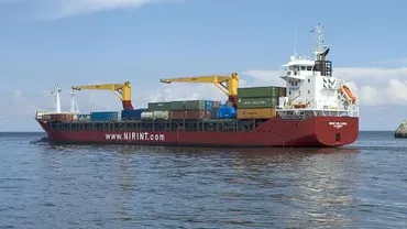 O navă-cargo cu 22 de marinari la bord, inclusiv un român, a eşuat în Marea Egee