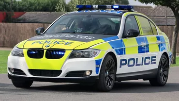 Doi români, căutați de poliția britanică după ce au amenințat cu decapitarea două eleve