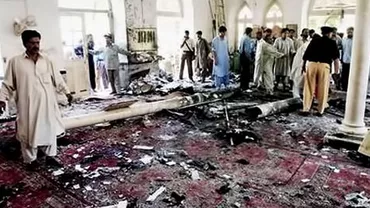 Pakistan: Explozii într-o moschee şiită din Peshawar, urmate de schimburi de focuri între poliţişti şi persoane înarmate