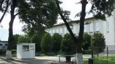 Dâmboviţa: Doi elevi au ascultat manele, au cântat şi au vorbit obscen la ora de matematică, în timp ce profesoara preda (VIDEO)