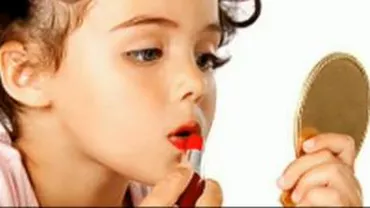 Cosmeticele pentru copii au umplut piaţa: Specialiștii avertizează că unele ingrediente ale produselor sunt toxice