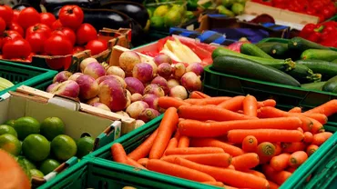 Daniel Constantin: Ne aşteptăm să scadă preţurile la carne, legume şi fructe după reducerea TVA