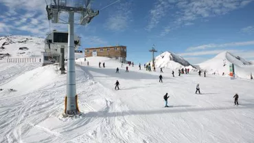 Un schior român de 26 de ani a murit după ce a căzut pe o pârtie din Bulgaria