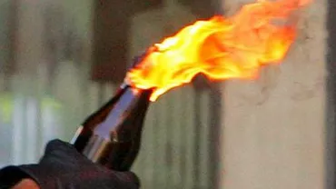 Răzbunare între interlopi în Hunedoara: O casă a fost atacată cu un cocktail Molotov
