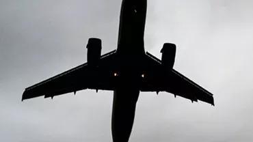 Un pasager român a murit în toaleta unui avion pe ruta Bogota-San Jose