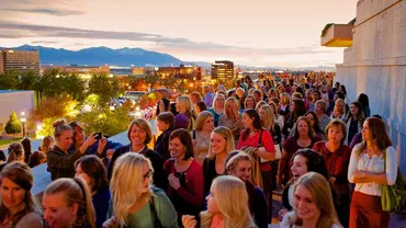 INS: Femeile sunt în continuare majoritare şi reprezintă 51,1% din populaţie