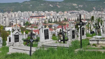 Zeci de familii, obligate să îşi exhumeze rudele decedate, după un proces pierdut de Primăria Cluj