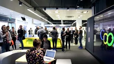 Google și-a lansat primul magazin la Londra: clienții pot ”zbura” deasupra planetei (VIDEO)