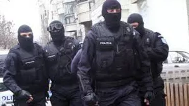 Opt persoane, reţinute într-un dosar de evaziune fiscală şi spălare de bani. Prejudiciu de aproape 5 milioane de euro