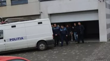 Judecătorii din Vaslui au eliberat din arest trei din cei șapte tineri acuzaţi că au sechestrat şi violat o fată într-o maşină