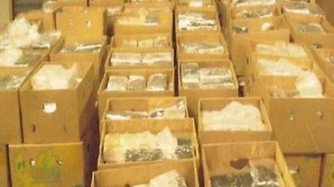 Într-un supermarket din Franţa a venit un transport neobişnuit de marfă: După ce au deschis lăzile, angajaţii au găsit în loc de banane zeci de kilograme de droguri