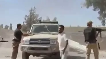 Lupte grele în Tripoli: Mai multe clădiri au fost lovite de obuze (VIDEO)
