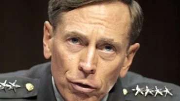 Generalul David Petraeus, fost director al CIA, condamnat la închisoare cu suspendare pentru scurgeri de informații