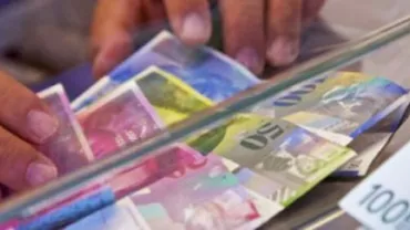 Un român care a solicitat conversia în lei a împrumutului acordat în franci elveţieni a pierdut definitiv procesul cu banca