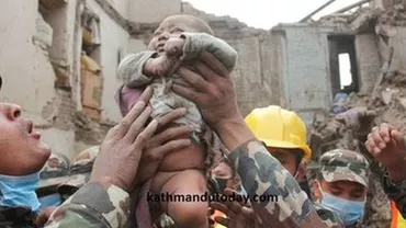 Miracol după cutremurul din Nepal: Un bebeluș de patru luni a fost găsit în viață la 22 de ore după seism