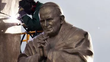 Justiția franceză a hotărât că statuile Papei Ioan Paul al-II-lea și Fecioarei Maria nu au ce căuta în spațiul public