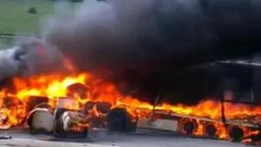 Iași: Un tir a luat foc în timpul mersului (VIDEO)