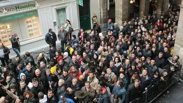 "Cozile umilinţei”: Furia românilor care au stat şi opt ore la coadă pentru a vota, dar şi a celor care nu au reuşit să voteze s-au transformat într-un bulgăre de zăpadă al revoltei