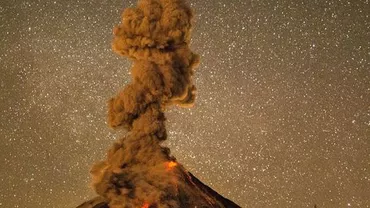 Un nor de cenușă erupt dintr-un vulcan mexican a luat forma siluetei Reginei Angliei