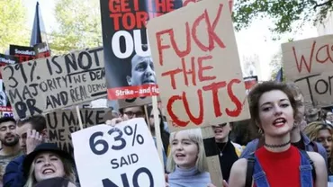 Proteste în Marea Britanie, la trei zile de la alegerile legislative. Oamenii acuză noul guvern conservator și politica de austeritate a lui David Cameron