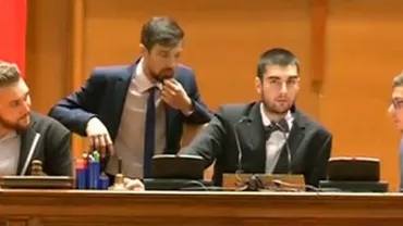 Studenţii au fost parlamentari pentru o zi: 70 de tineri au dezbătut legi și au simulat o ședință de plen (VIDEO)