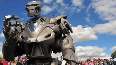 Robotul Titan, în vizită la studenții Politehnicii din București