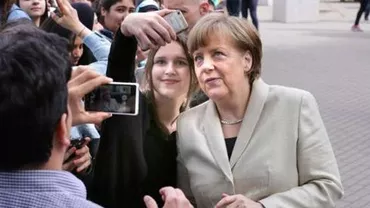 Cancelarul german Angela Merkel a cântat alături de elevii unui liceu din Berlin cu ocazia Zilei Europei (VIDEO)